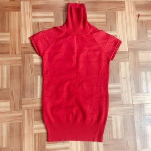 A half sleeve sweatshirt